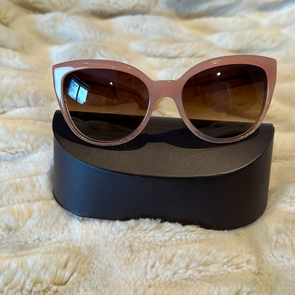 Show stopping sunnies!!! Oliver peoples!